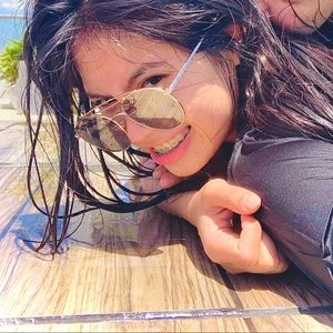 Meet your Posher, Joy